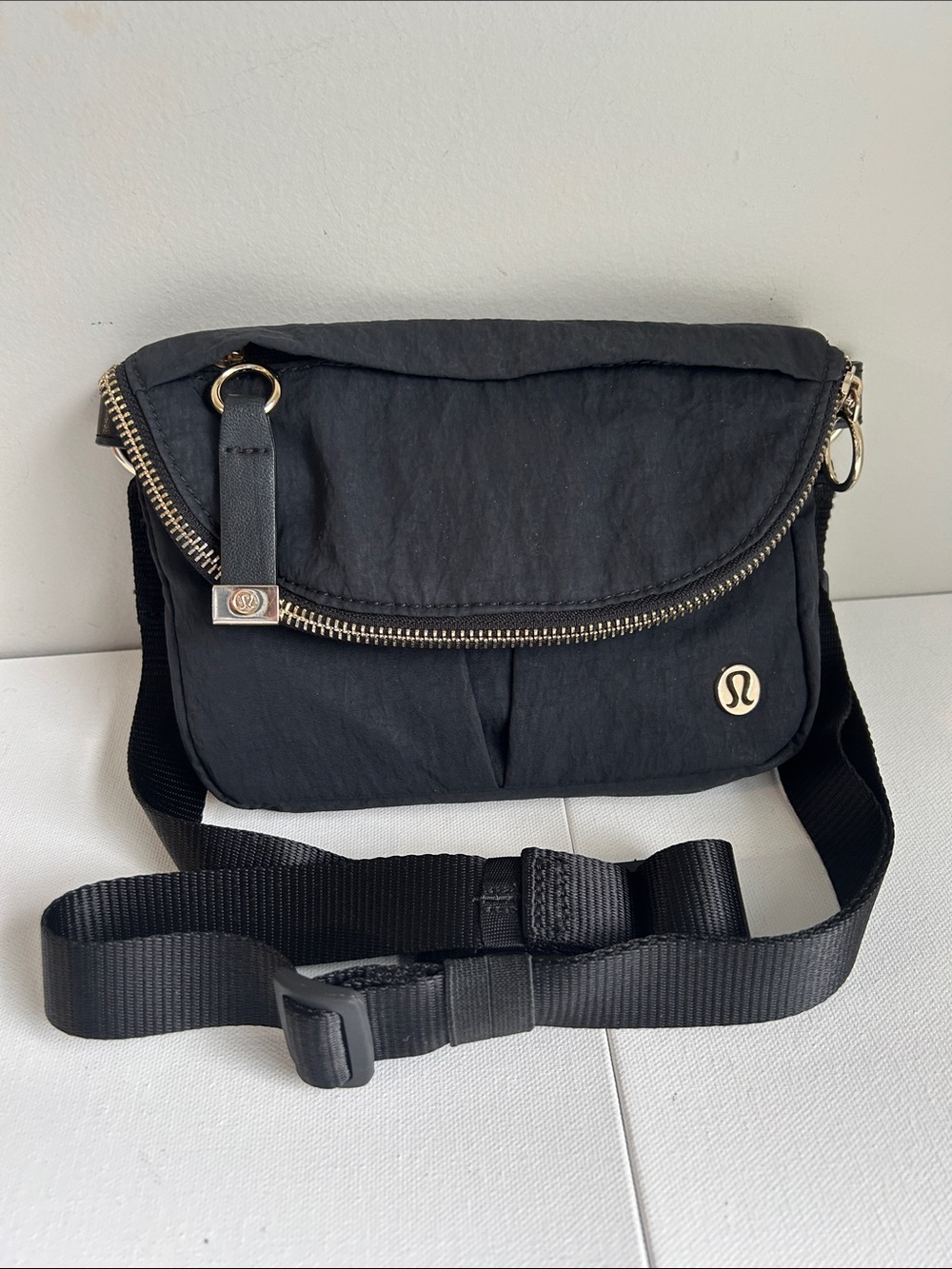 LULULEMON All Night Festival Bag in Black